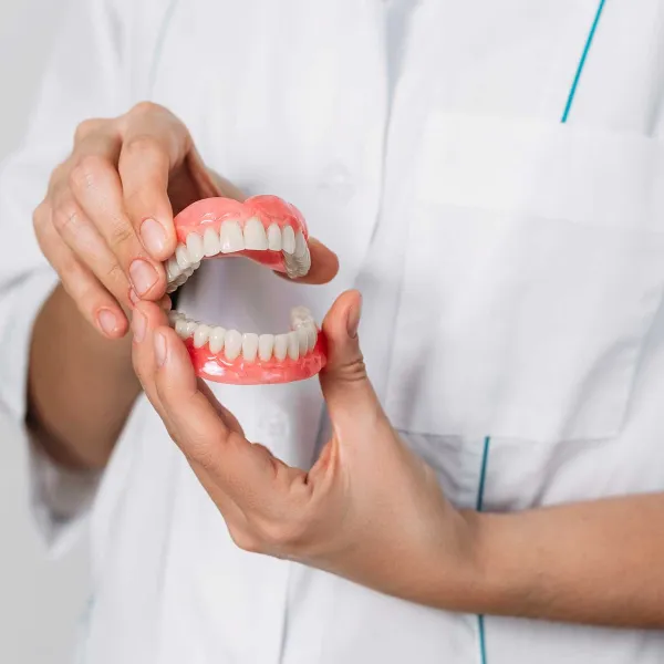 Serviço de Prótese Dental com Dra. Renata Bellarmino.